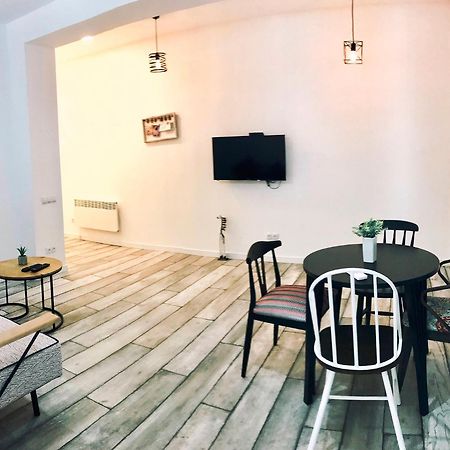 Style Apartments By Happy Place Tbilisi Luaran gambar